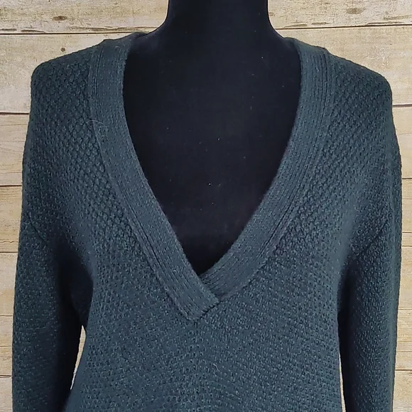 Aritzia Wilfred Serret Sweater - Picture 4 of 11